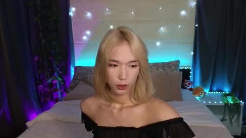 Snapshot of okerriella chatting on 02-25-26, 06:34 Ami online show from 02-25-26, 06:34