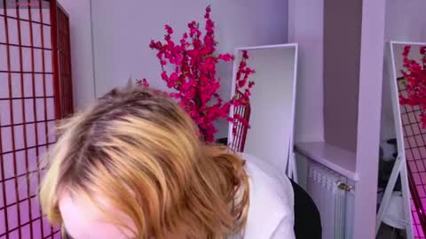 Karolina online show from 05-24-26, 08:58