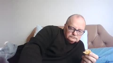 Snapshot of old_fkr chatting on 01-05-25, 11:04 old_fkr online show from 01-05-25, 11:04