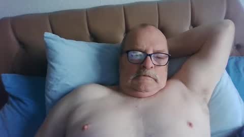 Snapshot of old_fkr chatting on 02-15-25, 09:27 old_fkr online show from 02-15-25, 09:27