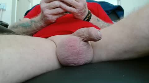 Snapshot of oldboy2025 chatting on 03-27-26, 11:10 oldboy2025 online show from 03-27-26, 11:10