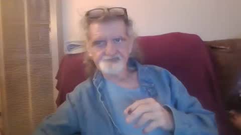 Snapshot of oldfarted chatting on 01-19-25, 01:21 OldFartEd online show from 01-19-25, 01:21