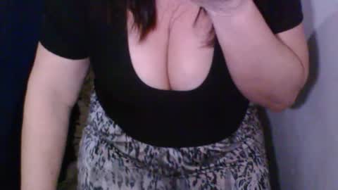 Snapshot of oldgirl60 chatting on 06-01-26, 10:55 oldgirl60 online show from 06-01-26, 10:55