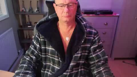 Snapshot of oldveteranuk chatting on 02-15-26, 05:04 oldveteranuk online show from 02-15-26, 05:04