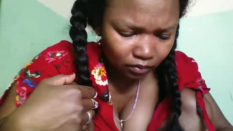Snapshot of olgaaldy chatting on 10-18-25, 07:42 olgaaldy online show from 10-18-25, 07:42