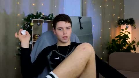 Snapshot of olie_sparkle chatting on 12-13-25, 09:20 Olie online show from 12-13-25, 09:20