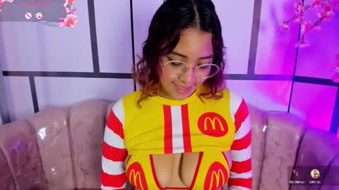 Snapshot of olivejoness_ chatting on 10-22-25, 05:19 olive online show from 10-22-25, 05:19