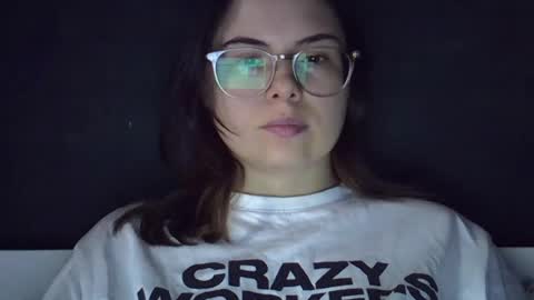 Snapshot of olivepeach chatting on 06-25-26, 02:10 Oil online show from 06-25-26, 02:10