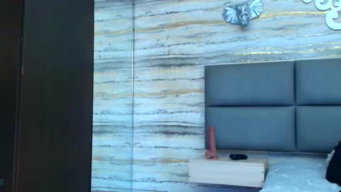 Snapshot of oliver__brown chatting on 12-21-25, 12:18 Oliver online show from 12-21-25, 12:18