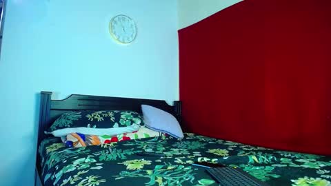 Oliver and MeganIndependent online show from 09-22-25, 09:55