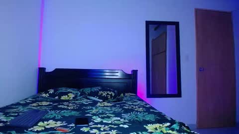 Oliver and MeganIndependent online show from 12-02-25, 08:41