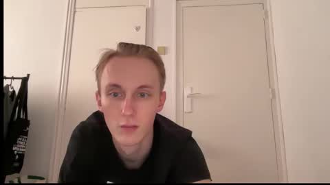 Snapshot of oliver_and_thomas chatting on 10-26-25, 09:37 Oliver and Thomas online show from 10-26-25, 09:37