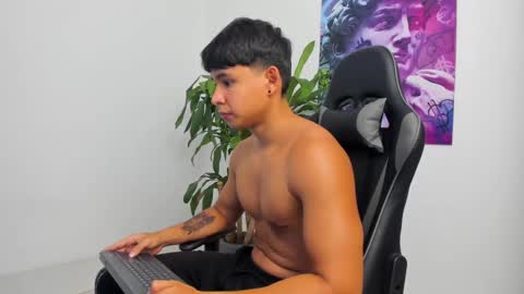 Snapshot of oliver_bray chatting on 12-04-24, 01:14 Oliver bray online show from 12-04-24, 01:14