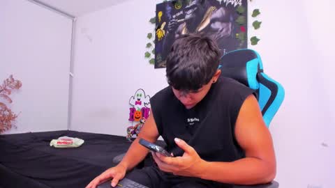 Snapshot of oliver_bray chatting on 12-18-24, 01:48 Oliver bray online show from 12-18-24, 01:48