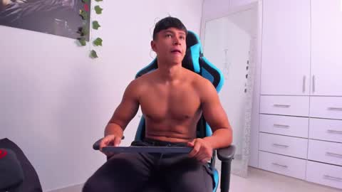 Snapshot of oliver_bray chatting on 12-27-24, 12:39 Oliver bray online show from 12-27-24, 12:39