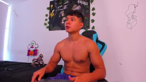 Snapshot of oliver_bray chatting on 01-05-25, 04:16 Oliver bray online show from 01-05-25, 04:16