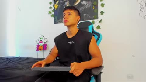 Snapshot of oliver_bray chatting on 01-23-25, 03:54 Oliver bray online show from 01-23-25, 03:54