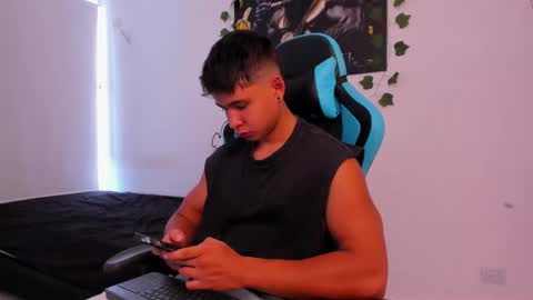 Snapshot of oliver_bray chatting on 01-25-25, 04:57 Oliver bray online show from 01-25-25, 04:57