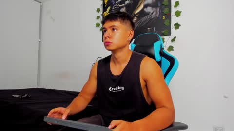 Snapshot of oliver_bray chatting on 01-29-25, 01:05 Oliver bray online show from 01-29-25, 01:05