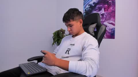 Snapshot of oliver_bray chatting on 02-04-25, 02:53 Oliver bray online show from 02-04-25, 02:53