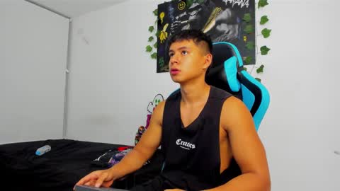 Snapshot of oliver_bray chatting on 02-05-25, 02:29 Oliver bray online show from 02-05-25, 02:29