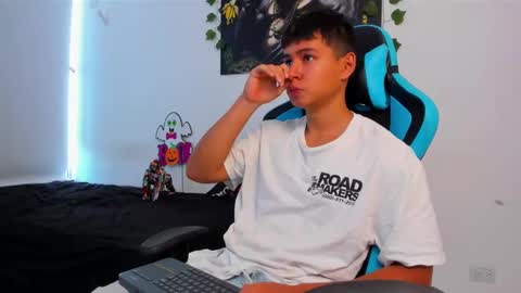 Snapshot of oliver_bray chatting on 02-15-25, 04:12 Oliver bray online show from 02-15-25, 04:12