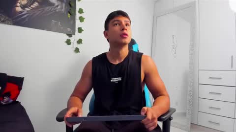 Snapshot of oliver_bray chatting on 02-16-25, 01:03 Oliver bray online show from 02-16-25, 01:03