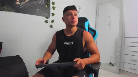 Snapshot of oliver_bray chatting on 02-18-25, 12:48 Oliver bray online show from 02-18-25, 12:48