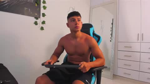 Snapshot of oliver_bray chatting on 02-18-25, 06:58 Oliver bray online show from 02-18-25, 06:58