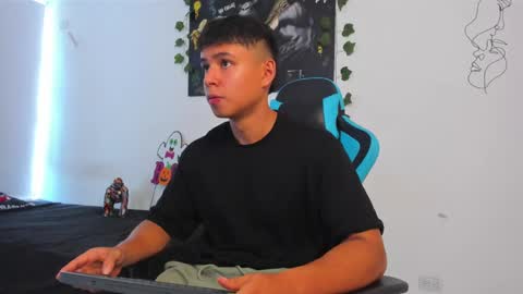 Snapshot of oliver_bray chatting on 02-23-25, 05:50 Oliver bray online show from 02-23-25, 05:50