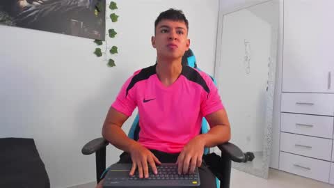 Snapshot of oliver_bray chatting on 02-24-25, 03:53 Oliver bray online show from 02-24-25, 03:53