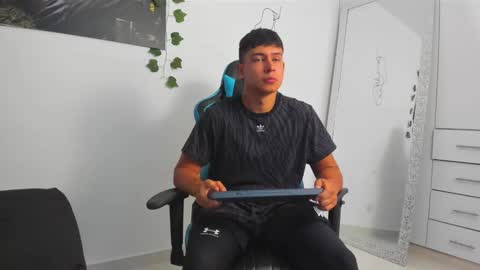 Snapshot of oliver_bray chatting on 02-28-25, 11:56 Oliver bray online show from 02-28-25, 11:56