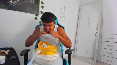 Snapshot of oliver_bray chatting on 03-02-25, 07:45 Oliver bray online show from 03-02-25, 07:45