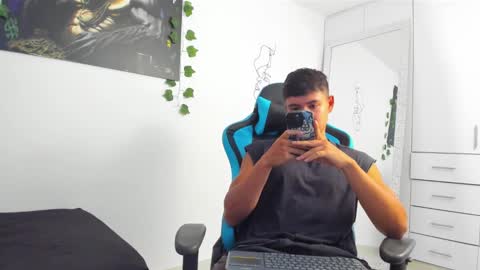 Snapshot of oliver_bray chatting on 03-03-25, 09:05 Oliver bray online show from 03-03-25, 09:05