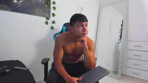 Snapshot of oliver_bray chatting on 03-06-25, 03:13 Oliver bray online show from 03-06-25, 03:13