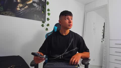 Snapshot of oliver_bray chatting on 03-08-25, 12:11 Oliver bray online show from 03-08-25, 12:11