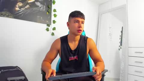 Snapshot of oliver_bray chatting on 03-11-25, 03:45 Oliver bray online show from 03-11-25, 03:45