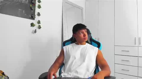 Snapshot of oliver_bray chatting on 09-11-25, 01:39 Oliver bray online show from 09-11-25, 01:39