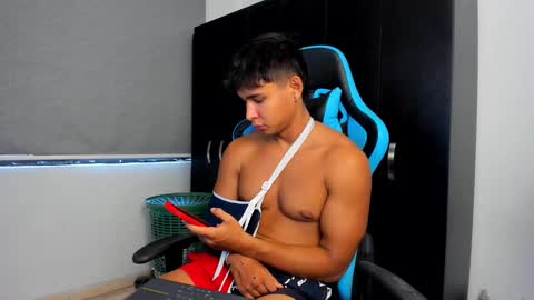 Snapshot of oliver_bray chatting on 09-26-25, 04:00 Oliver bray online show from 09-26-25, 04:00