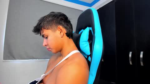 Snapshot of oliver_bray chatting on 10-08-25, 05:21 Oliver bray online show from 10-08-25, 05:21