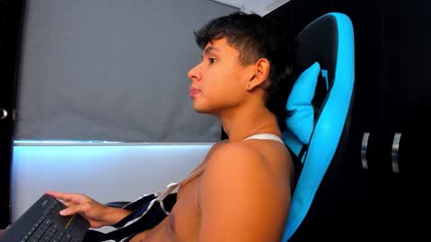 Snapshot of oliver_bray chatting on 10-14-25, 06:09 Oliver bray online show from 10-14-25, 06:09