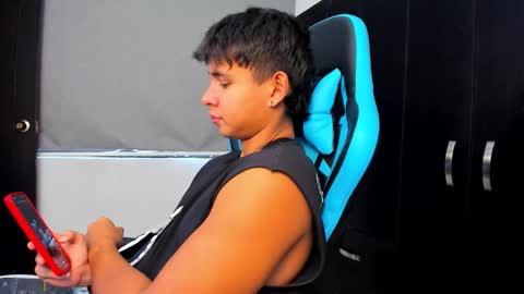 Snapshot of oliver_bray chatting on 10-15-25, 06:19 Oliver bray online show from 10-15-25, 06:19