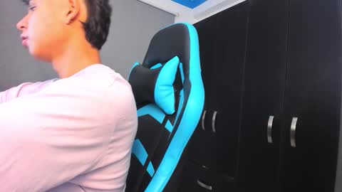 Snapshot of oliver_bray chatting on 10-21-25, 11:38 Oliver bray online show from 10-21-25, 11:38