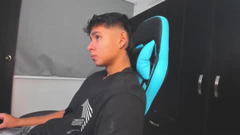 Snapshot of oliver_bray chatting on 10-25-25, 10:26 Oliver bray online show from 10-25-25, 10:26