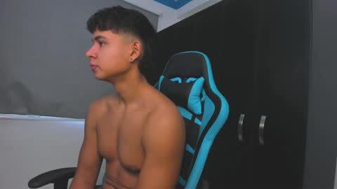 Snapshot of oliver_bray chatting on 10-26-25, 05:52 Oliver bray online show from 10-26-25, 05:52