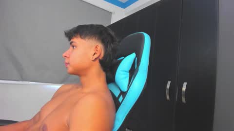 Snapshot of oliver_bray chatting on 10-27-25, 05:17 Oliver bray online show from 10-27-25, 05:17