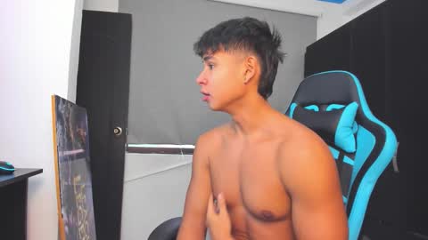 Snapshot of oliver_bray chatting on 11-03-25, 05:25 Oliver bray online show from 11-03-25, 05:25