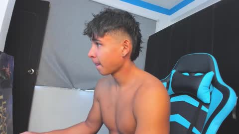 Snapshot of oliver_bray chatting on 11-17-25, 03:29 Oliver bray online show from 11-17-25, 03:29