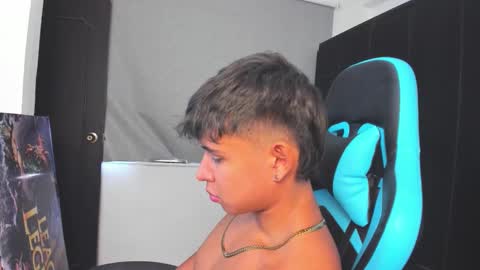 Snapshot of oliver_bray chatting on 11-18-25, 06:34 Oliver bray online show from 11-18-25, 06:34