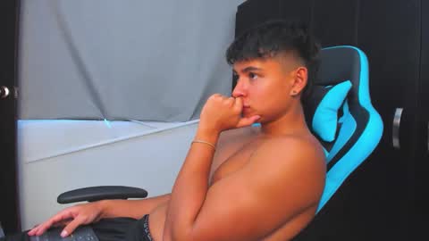 Snapshot of oliver_bray chatting on 11-19-25, 09:59 Oliver bray online show from 11-19-25, 09:59